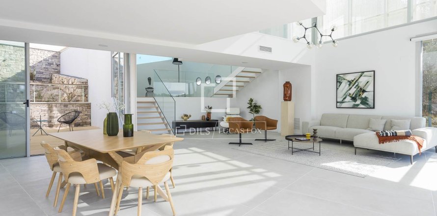 Villa in Sitges, Barcelona, Spain 4 bedrooms, 513 sq.m. No. 150836