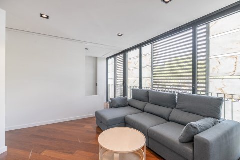 Apartment à vendre à Barcelona, Espagne, 2 chambres, No. 140972 - photo 3