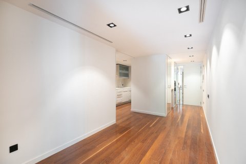 Apartment à vendre à Barcelona, Espagne, 2 chambres, No. 140972 - photo 16