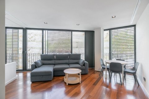 Apartment à vendre à Barcelona, Espagne, 2 chambres, No. 140972 - photo 1