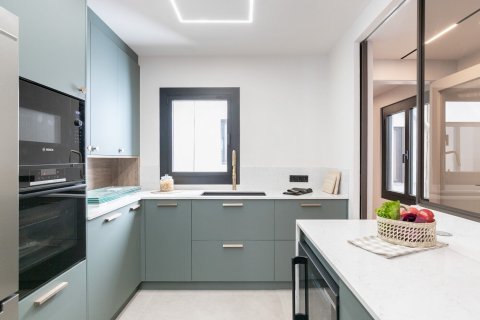 Apartamento en venta en Barcelona, España 4 dormitorios, No. 140974 - foto 11