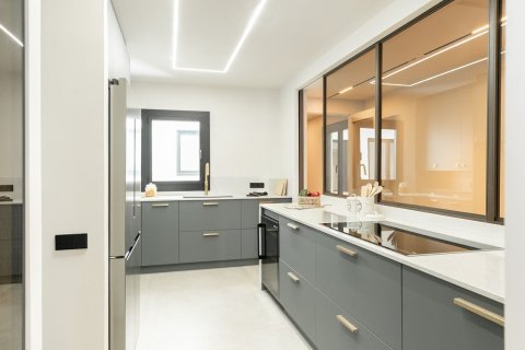 Apartamento en venta en Barcelona, España 4 dormitorios, No. 140974 - foto 10