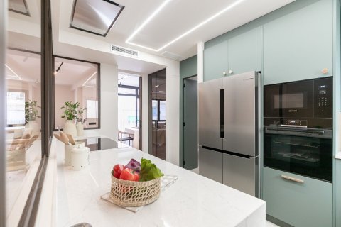 Apartamento en venta en Barcelona, España 4 dormitorios, No. 140974 - foto 12