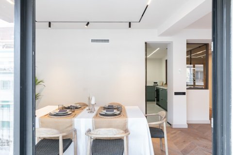 Apartamento en venta en Barcelona, España 4 dormitorios, No. 140974 - foto 8