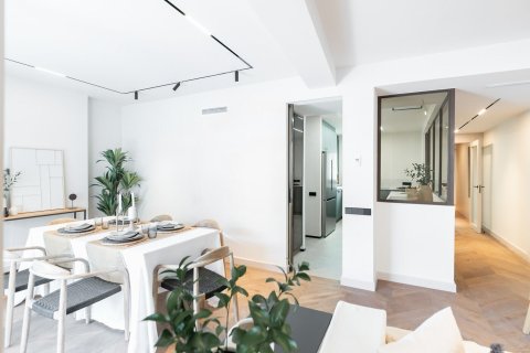 Apartamento en venta en Barcelona, España 4 dormitorios, No. 140974 - foto 7