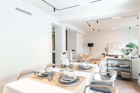 Apartamento en venta en Barcelona, España 4 dormitorios, No. 140974 - foto 5
