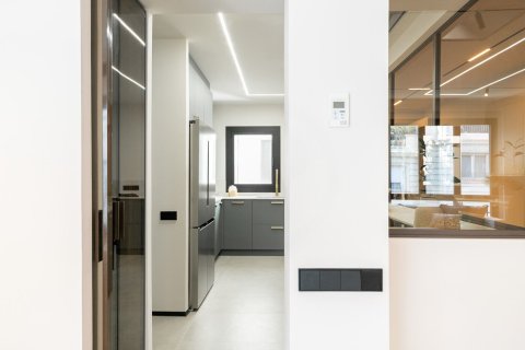 Apartamento en venta en Barcelona, España 4 dormitorios, No. 140974 - foto 9