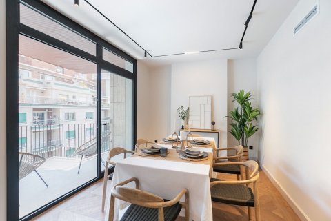 Apartamento en venta en Barcelona, España 4 dormitorios, No. 140974 - foto 3