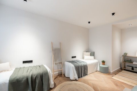 Apartamento en venta en Barcelona, España 4 dormitorios, No. 140974 - foto 19