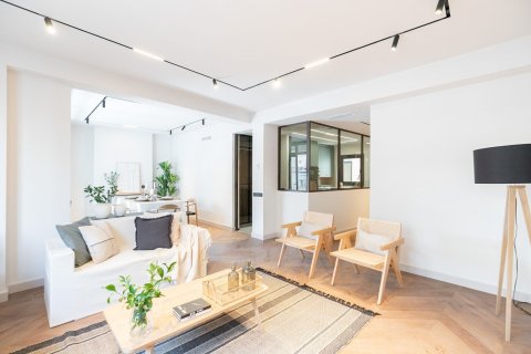 Apartamento en venta en Barcelona, España 4 dormitorios, No. 140974 - foto 6