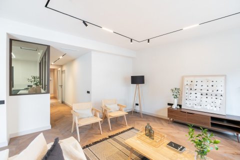 Apartamento en venta en Barcelona, España 4 dormitorios, No. 140974 - foto 4
