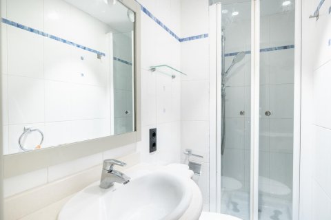 Apartamento en venta en Barcelona, España 3 dormitorios, No. 140973 - foto 19