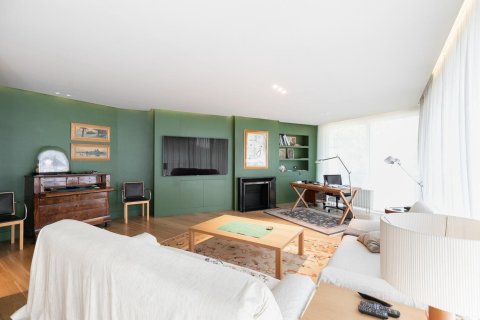 Apartamento en venta en Barcelona, España 3 dormitorios, No. 140973 - foto 1