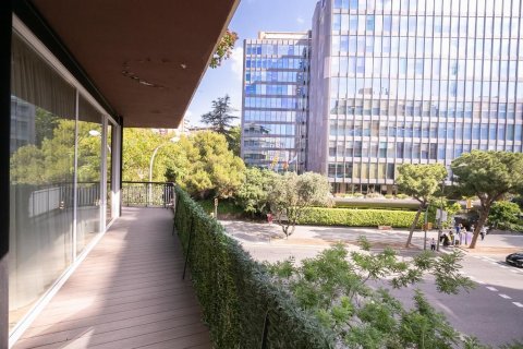 Apartamento en venta en Barcelona, España 3 dormitorios, No. 140973 - foto 4