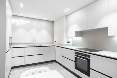 Apartamento en venta en Barcelona, España 3 dormitorios, No. 140973 - foto 6