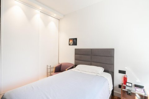 Apartamento en venta en Barcelona, España 3 dormitorios, No. 140973 - foto 13