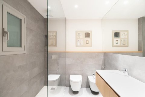 Apartamento en venta en Barcelona, España 3 dormitorios, No. 140973 - foto 10