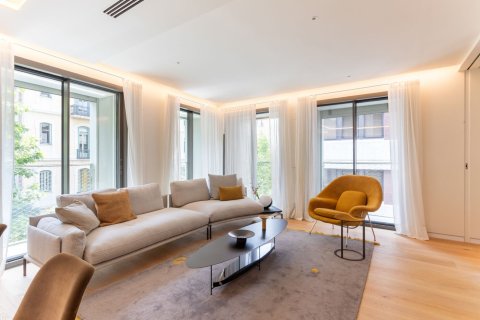 Apartment à vendre à Barcelona, EspagneNo. 140971 - photo 3