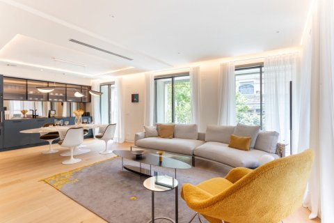 Apartment à vendre à Barcelona, EspagneNo. 140971 - photo 4