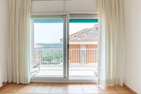 Apartamento en venta en Sant Cugat del Vallès, Barcelona, España 3 dormitorios, No. 140968 - foto 3