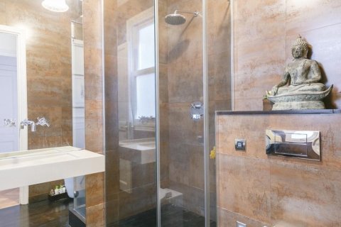 Apartamento en venta en Barcelona, España 4 dormitorios, No. 140970 - foto 13