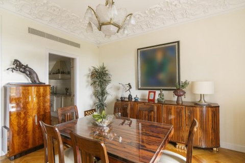 Apartamento en venta en Barcelona, España 4 dormitorios, No. 140970 - foto 2