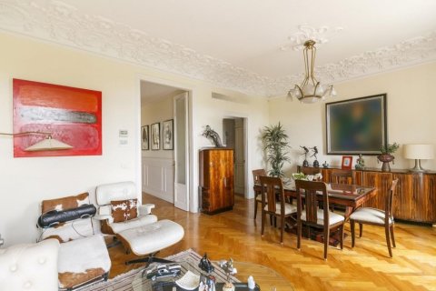 Apartamento en venta en Barcelona, España 4 dormitorios, No. 140970 - foto 4