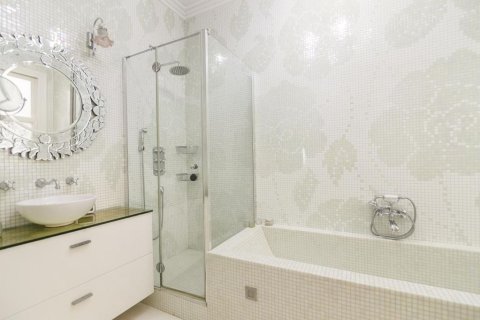 Apartamento en venta en Barcelona, España 4 dormitorios, No. 140970 - foto 11