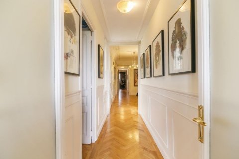 Apartamento en venta en Barcelona, España 4 dormitorios, No. 140970 - foto 7