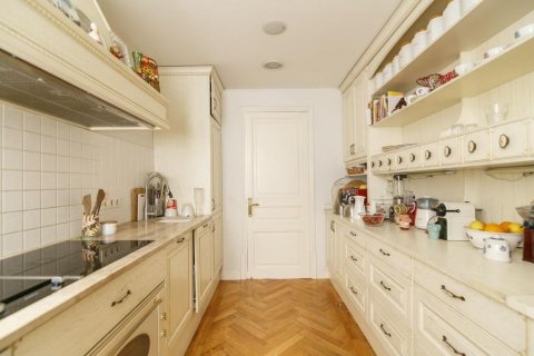 Apartamento en venta en Barcelona, España 4 dormitorios, No. 140970 - foto 6