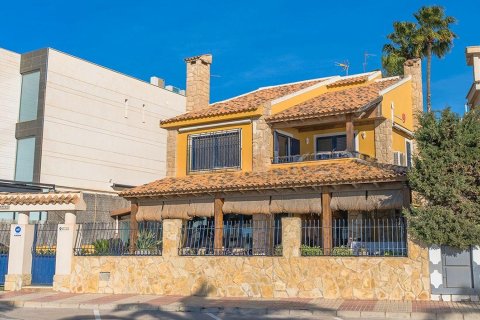 Villa till salu i Santa Pola, Alicante, Spanien 7 sovrum, 200 kvm. Nr. 196313 - foto 14