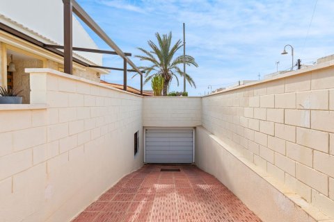 Villa till salu i Guardamar del Segura, Alicante, Spanien 5 sovrum, 377 kvm. Nr. 196309 - foto 23