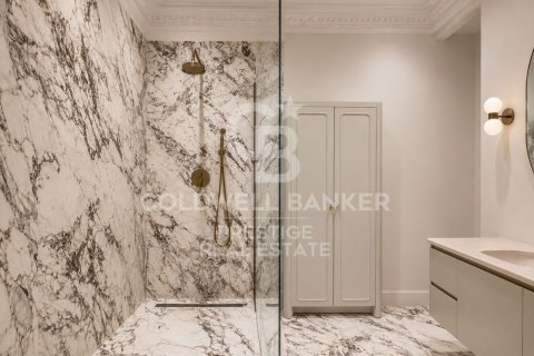 Apartment à vendre à Barcelona, Espagne, 4 chambres,  No. 178626 - photo 8