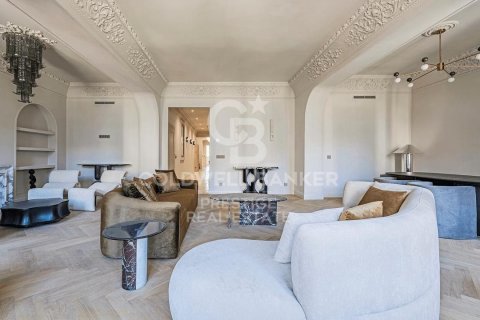 Apartment à vendre à Barcelona, Espagne, 4 chambres,  No. 178626 - photo 3