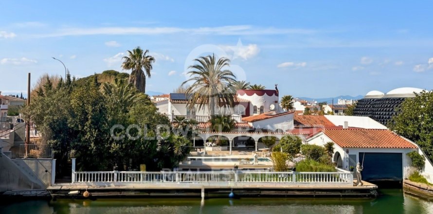 Villa à Empuriabrava, Girona, Espagne 7 chambres, 544 m2 No. 178624