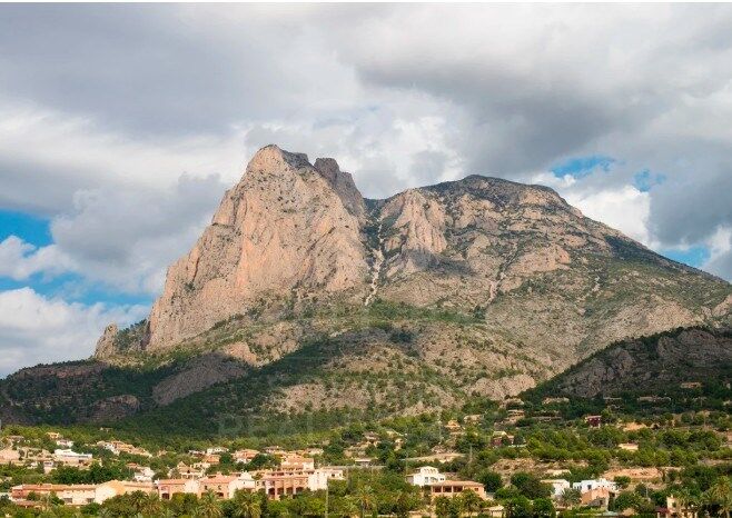 Villa a Finestrat, Alicante, Spagna 5 camere da letto, 487 mq. N° 178623