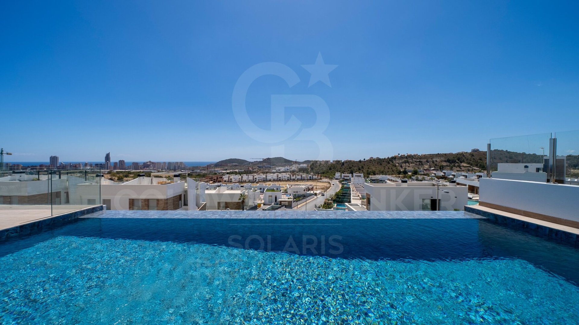 Villa a Finestrat, Alicante, Spagna 5 camere da letto, 487 mq. N° 178623