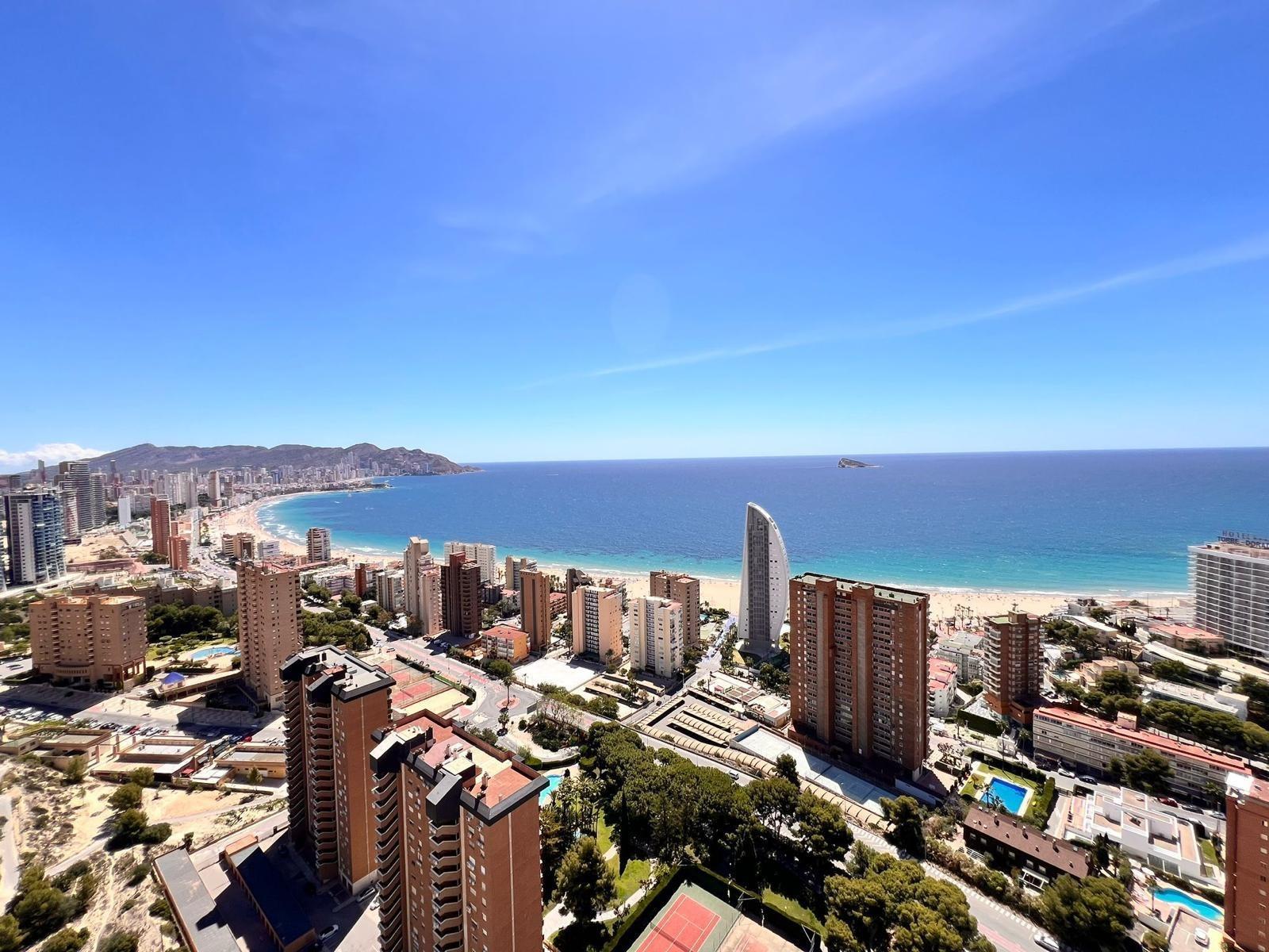 Apartment in Benidorm, Alicante, Spain 3 bedrooms, 130 sq.m. No. 133277