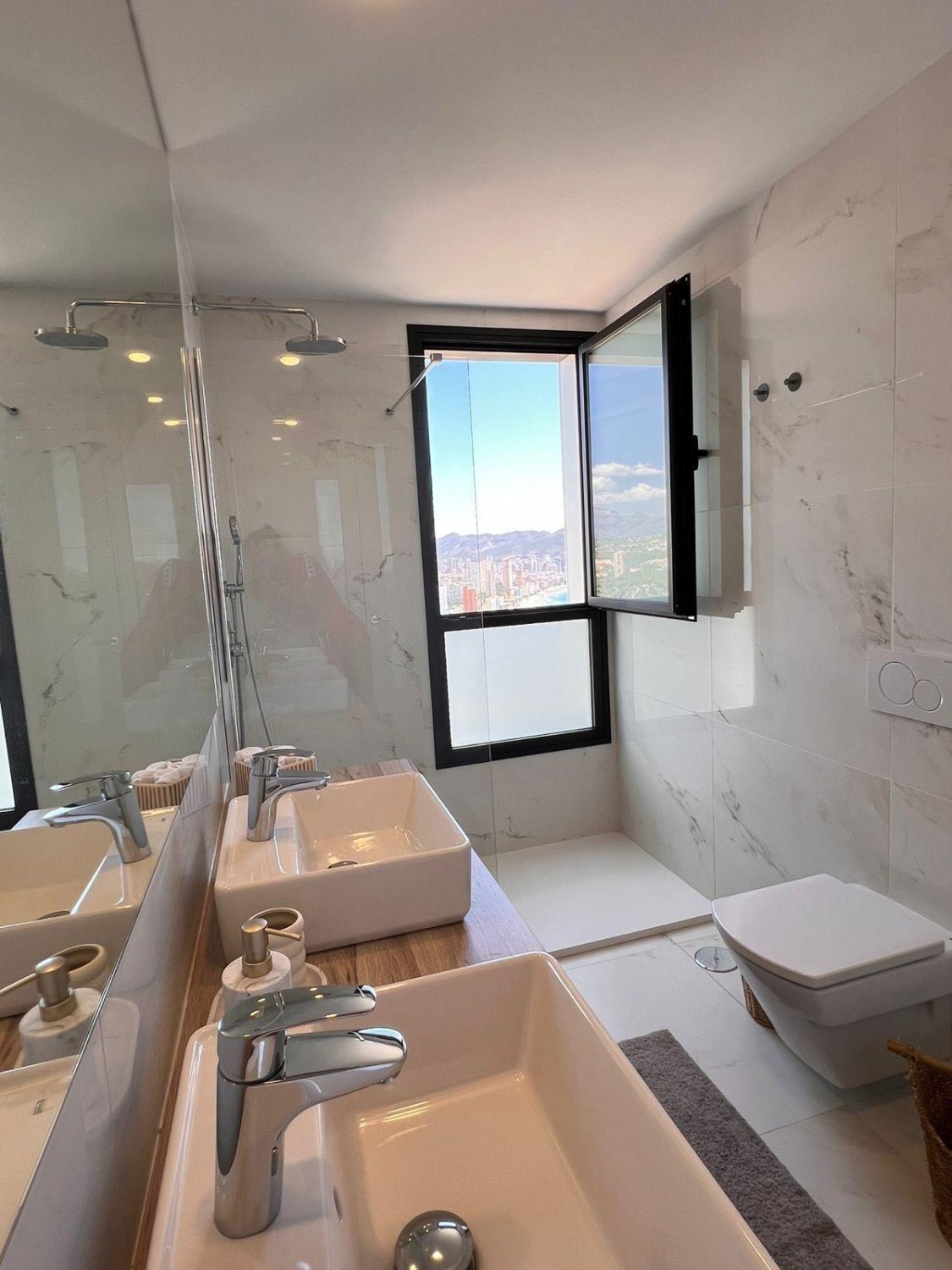 Apartment in Benidorm, Alicante, Spain 3 bedrooms, 130 sq.m. No. 133277