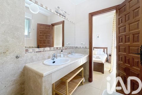 Townhouse for sale in Tarifa, Cadiz, Spain 4 bedrooms, 191 sq.m. No. 152808 - photo 20