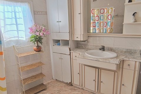 House for sale in Alicante, Spain 5 bedrooms, 250 sq.m. No. 152813 - photo 15