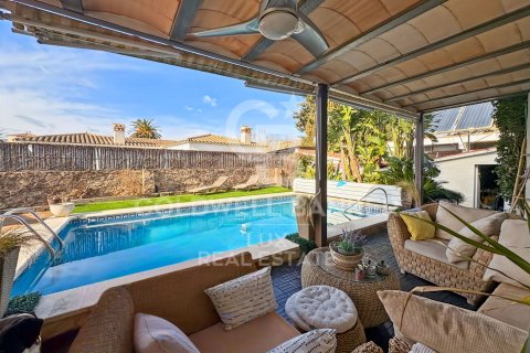 Villa for sale in Empuriabrava, Girona, Spain 4 bedrooms, 288 sq.m. No. 159634 - photo 3