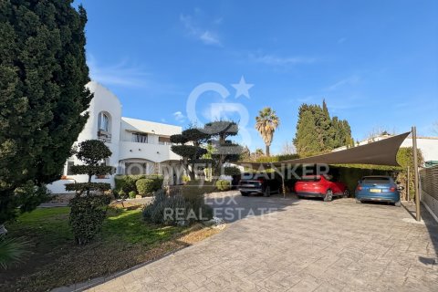 Villa for sale in Empuriabrava, Girona, Spain 4 bedrooms, 288 sq.m. No. 159634 - photo 2