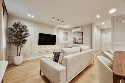 Apartamento en venta en Madrid, España 3 dormitorios, 152 m2 No. 158282 - foto 2