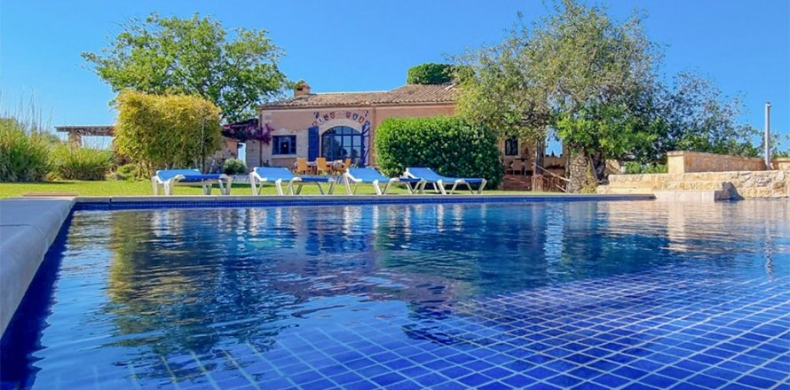 Villa in Sa Coma, Mallorca, Spain 4 bedrooms, 335 sq.m. No. 148181