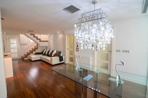 Продажа квартиры в Аликанте, Испания 3 спальни, 130м2 №180511 - фото 4