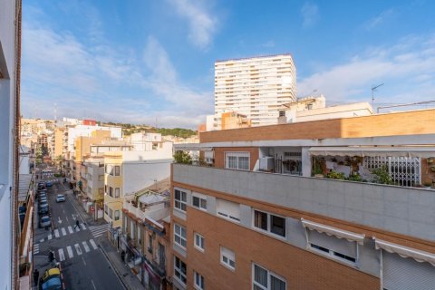 Продажа квартиры в Аликанте, Испания 3 спальни, 155м2 №180513 - фото 9