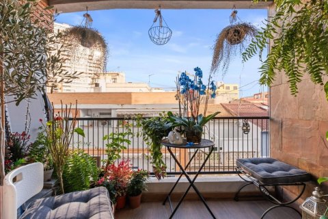 Продажа квартиры в Аликанте, Испания 3 спальни, 155м2 №180513 - фото 2