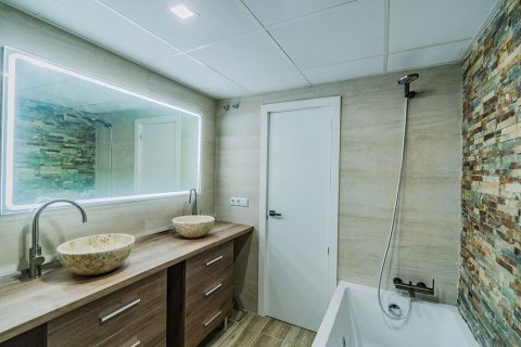 Продажа квартиры в Аликанте, Испания 2 спальни, 75м2 №180515 - фото 15