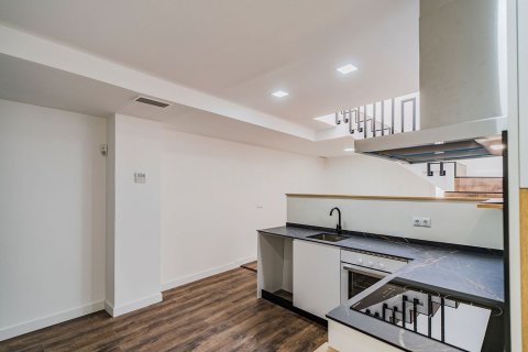Продажа квартиры в Аликанте, Испания 2 спальни, 75м2 №180515 - фото 2